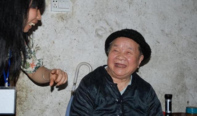 她从大队书记到中央候补委员，84年被开除党籍，退休后住进深山中