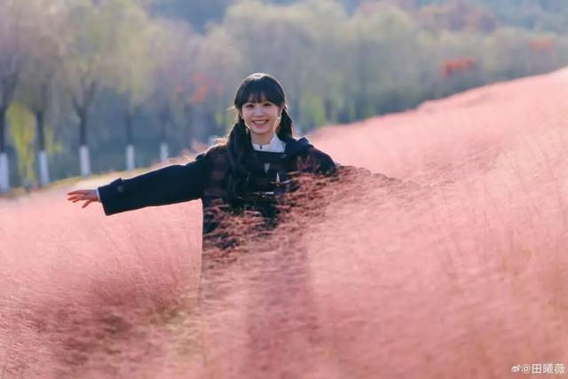 田曦薇、胡一天打卡西海岸！约你来玩！