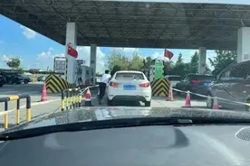 “返程聪明人”冲上热搜，沪渝高速湖北段导航图频现“红条条”。网友：还是提前出发那批人图片