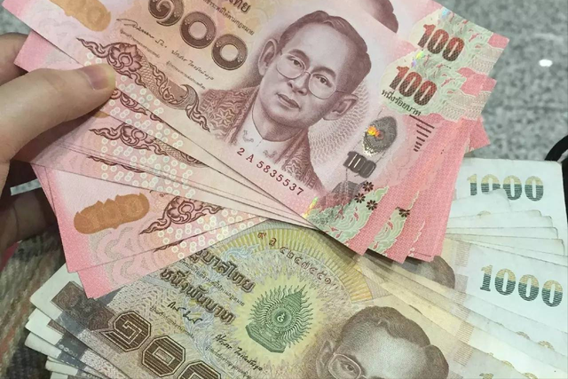 游客赴泰搭渡轮赏景，行李却漂走了！网友：荒岛资源就是这样来的