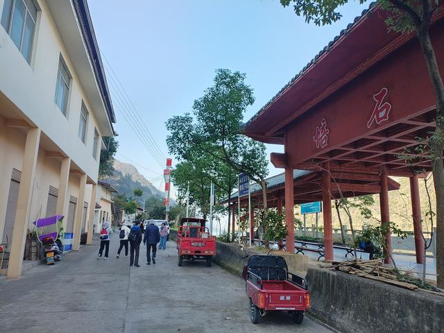 鄂渝行第四天（上）：小红船换小白船，从巫山到巴东