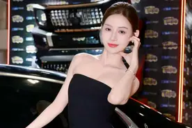 车展女神敏敏：颜值身材双杀，惊艳全场！图片