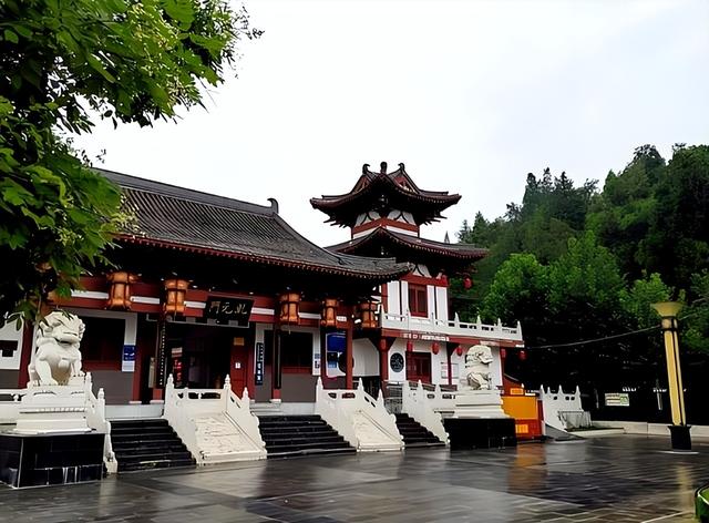 挖到一个陕西低调避暑县！三面被甘肃包围，夏天均温21℃，游客少