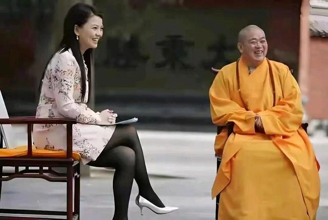 释永信风波刚平，李湘突然发文回应，一句话坦白二人真实关系