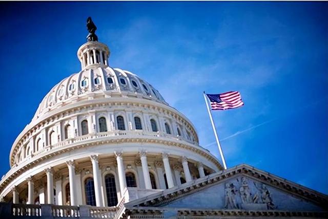 8艘军舰封锁海域，军方释放强硬信号！美国准备对委内瑞拉动武？