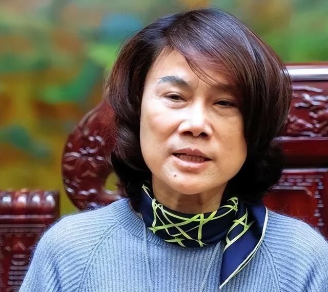 被停职审查	、转移资产、搞办公室恋情，董明珠身上标签哪个是真的