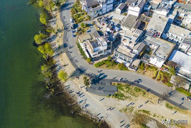 在洱海边感受“S”形的蜿蜒，无意间便按下了生活的暂停键