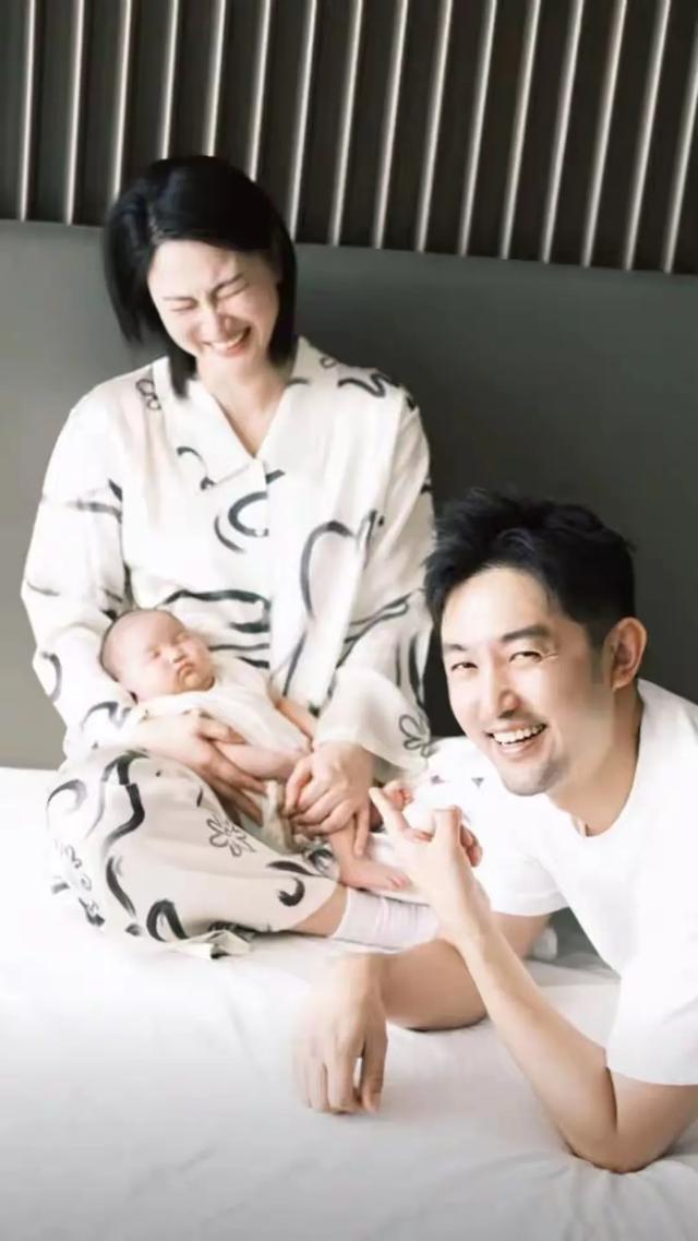 侯梦莎公开备孕历程,试管肚子上全是针眼还长白发,毛毅抱着她哭
