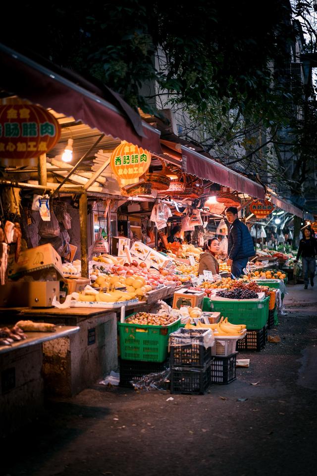 菜市场逆袭，逃离线上，年轻人弃外卖来打卡，烟火气赢了