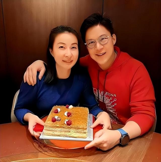 摊牌了！结婚13年，郭晶晶再次迎来喜讯，原来霍震霆当年没说错