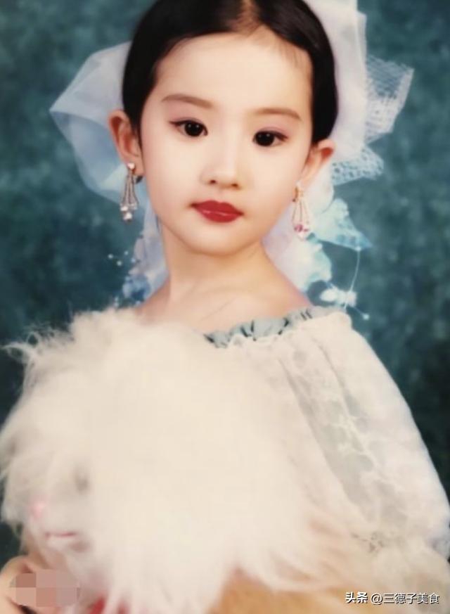 刘亦菲母亲刘晓莉：今66岁仍单身，身材傲人，长得比女儿还漂亮