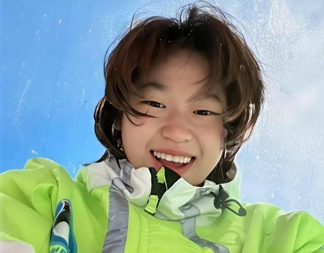 树大招风！全红婵带伤赴新疆滑雪，恶心一幕发生	，樊振东说对了