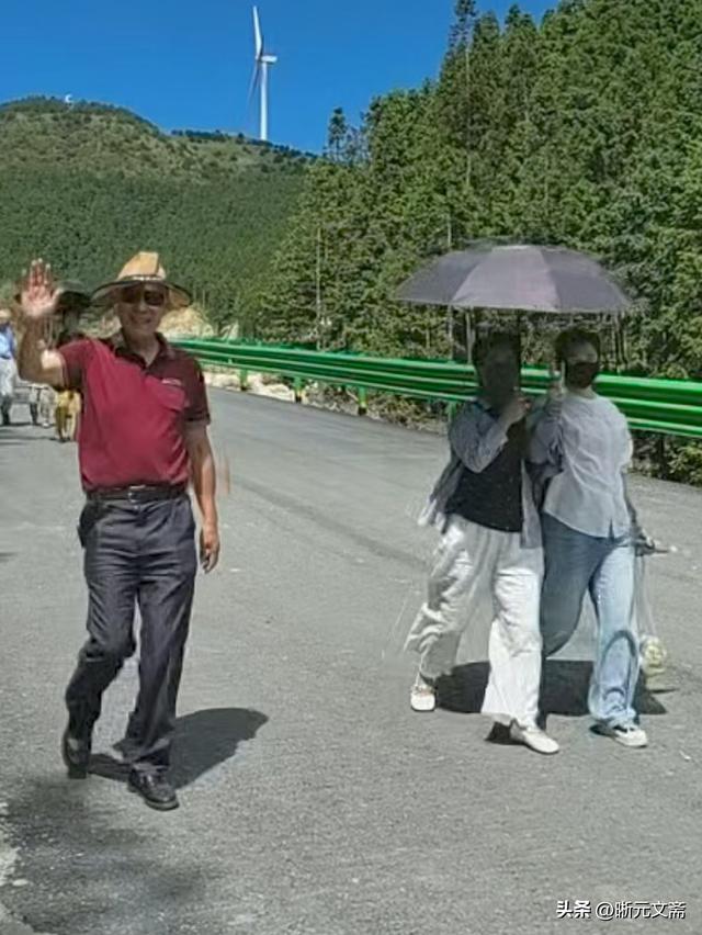 德隆山庄的故事：九岭尖滑雪场滑草记。