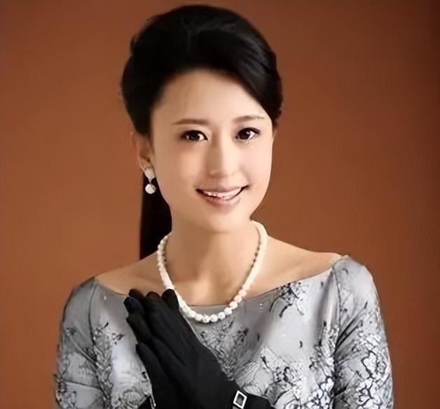 嫁70岁富翁？包养4个男人？曾是央视女主持私生活谣言有多离谱？