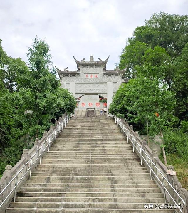 成都黄龙溪被冷落的寺庙，位置堪称绝佳，现32尊观音化身像！