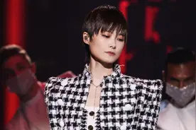 华晨宇和李宇春，两个“混子”歌手，在香港这一夜彻底现了原形图片