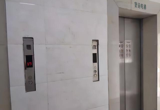 曹德旺预言成真了？我国二三十层的电梯房，或将面临同一个结局？