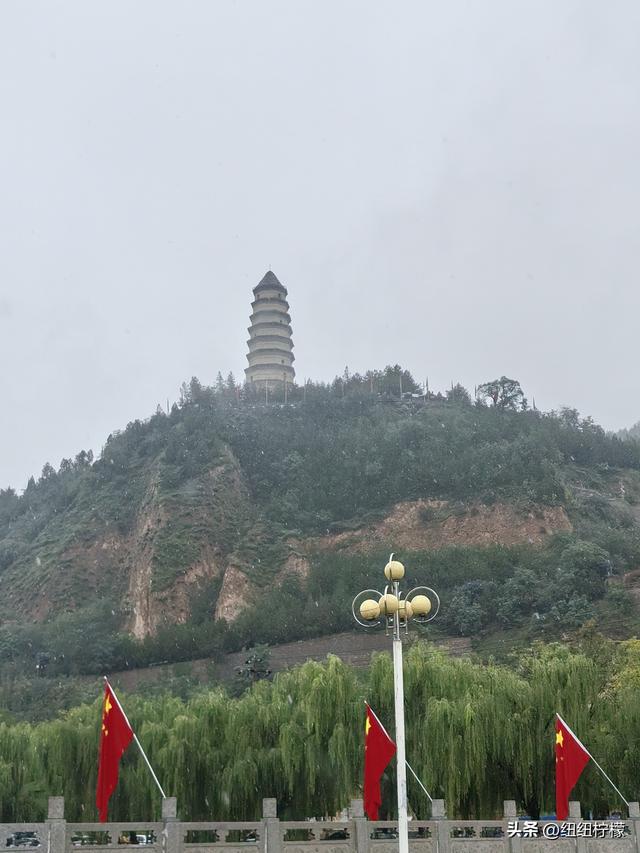 延安宝塔区有宝塔和众多革命纪念地，部分路段停车不便，吃了饸饹