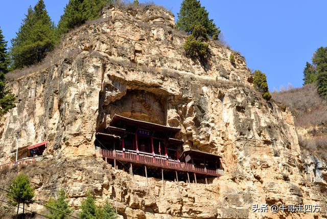 山西宁武石门悬棺：万仞崖龛藏古柩、千年石棺映翠岚