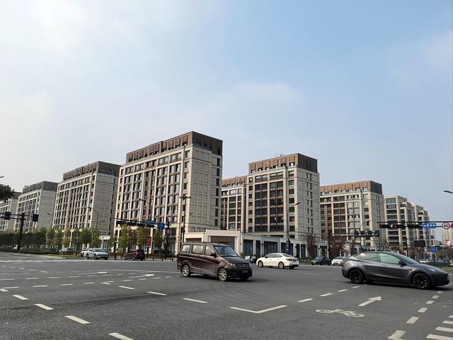 曹德旺预言要成真？若不出意外，2026年房地产将面临5大转折