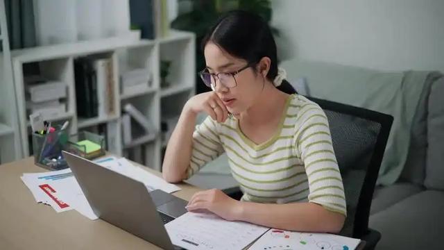国庆反向出游！病床加班、宅家打游戏，找到独属自己的自由