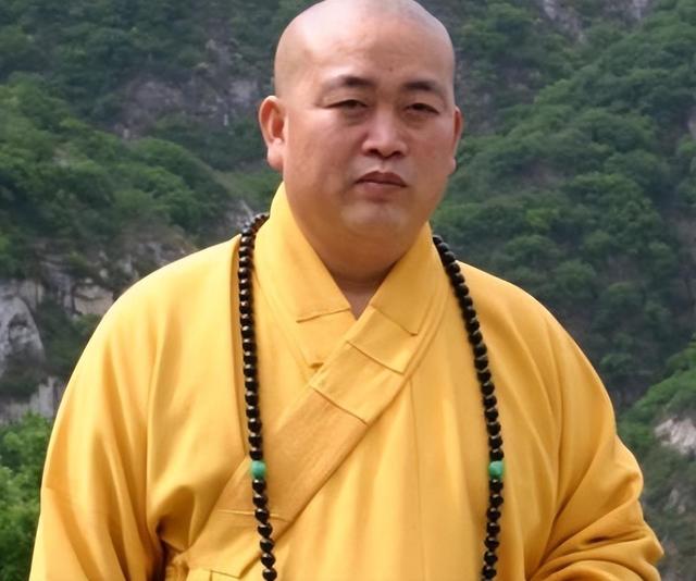 释永信家庭背景：大哥开武校，四弟已出家，母亲和二哥相依为命