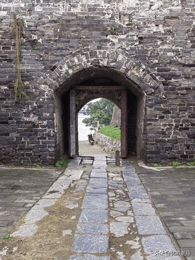襄阳古城汉江风景很美