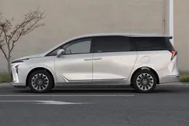 当下最值得购买的10款MPV图片