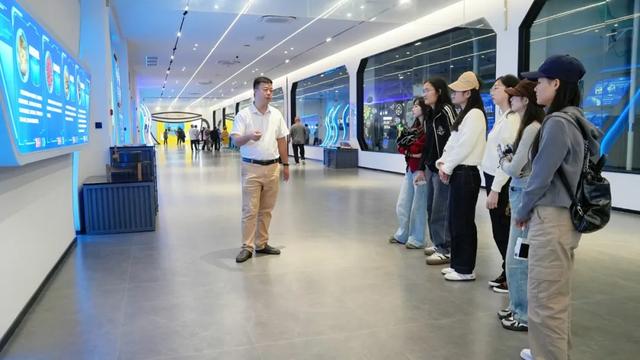 万宁将“考试+旅游”玩出新花样,幸运考生获兴隆咖啡免费一日游