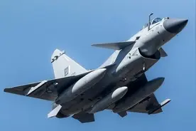 海陆空全能！霹雳-15E射程200千米！歼-10CE出国后变得更厉害了？图片