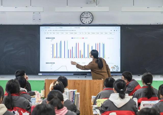 “铁饭碗”不铁了？多地改革掀风暴，小城困局倒逼变革