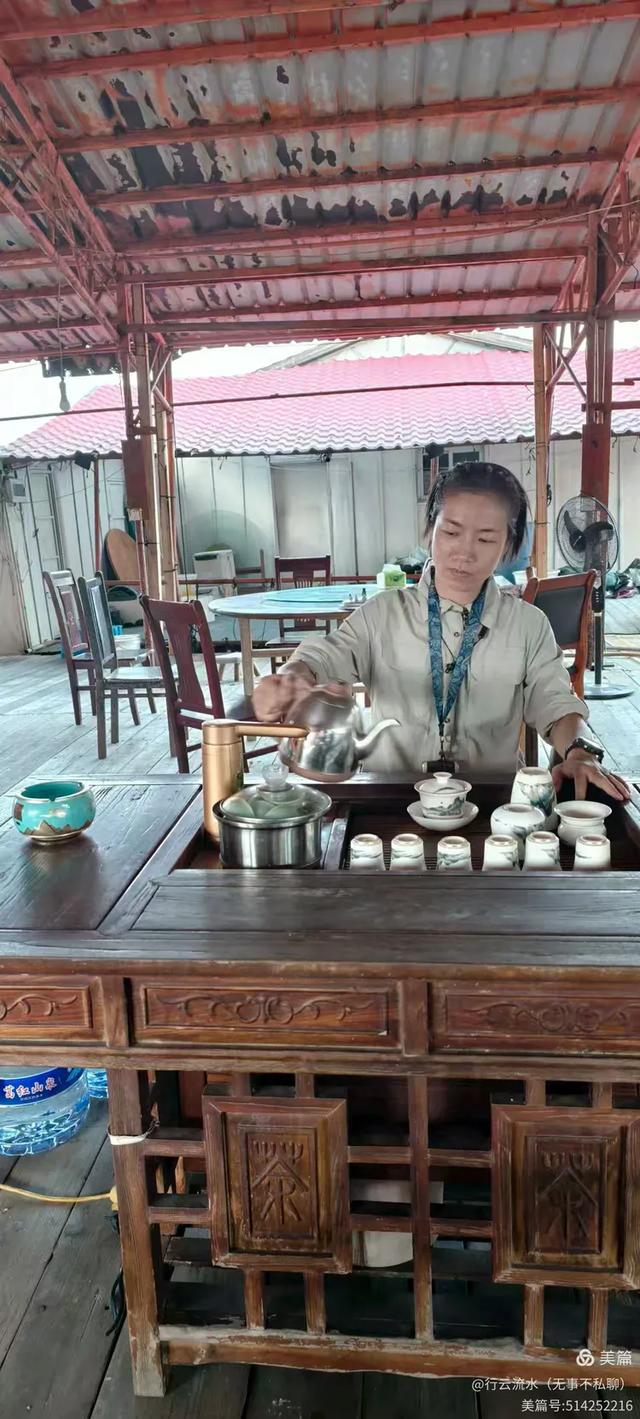 彩色旅图｜光影里的霞浦：滩涂、古树与渔排的诗意时光