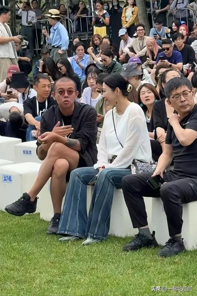 在阿那亚偶遇郝蕾，大眼睛， 长得太周正了，一副国泰民安的脸