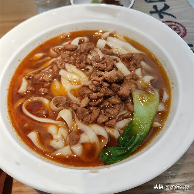南北各地受欢迎的12种特色面条，南北面条比拼，你喜欢吃哪一种？