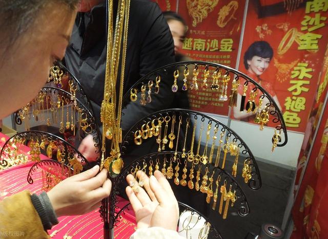 廉价首饰藏毒！是平替还是美丽陷阱？