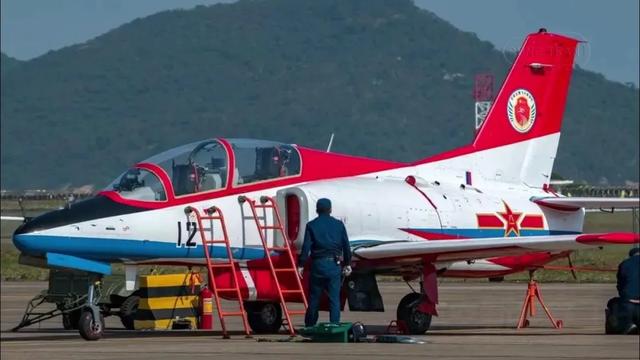 歼-35青春版？076专用舰载机？新机“超级小黄蜂”究竟是干嘛的？