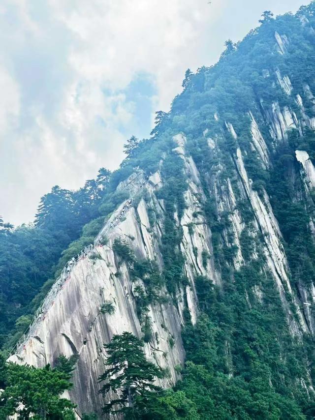 5个观景台+凌晨4点的日出：华山的险，藏着让人尖叫的光影密码