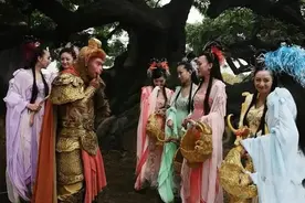 孙悟空定住七仙女后，真的什么也没干吗？猪八戒一语道破真相图片