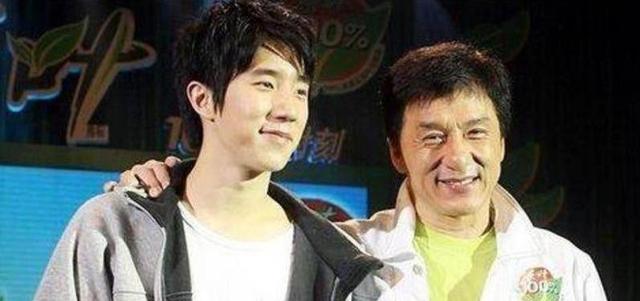 成龙砸4000万认回女儿	，房祖名帮忙林凤娇沉默，吴卓林的话最清醒