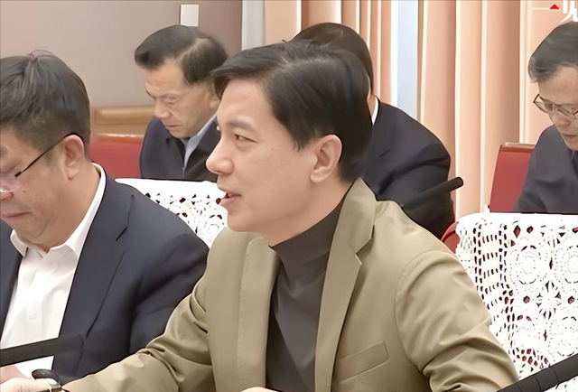 广告收入缩水，百度动刀最大钱袋，核心搜索业务面临 AI 转型阵痛