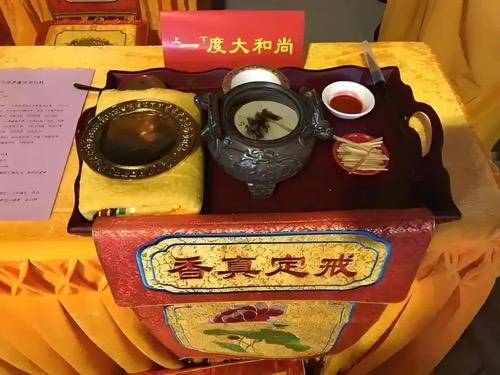 比释永信更奢靡“尼姑”：穿黑丝上班，戴假发蹦迪，住4000万别墅
