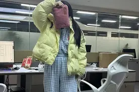 打工人争相比拼的“上班恶心穿搭”，一个比一个能逼疯老板图片