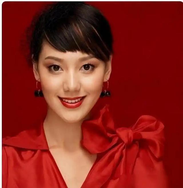 讨好大佬，陪睡上位，遭央视“开除”	，她身上的标签哪个才是真的