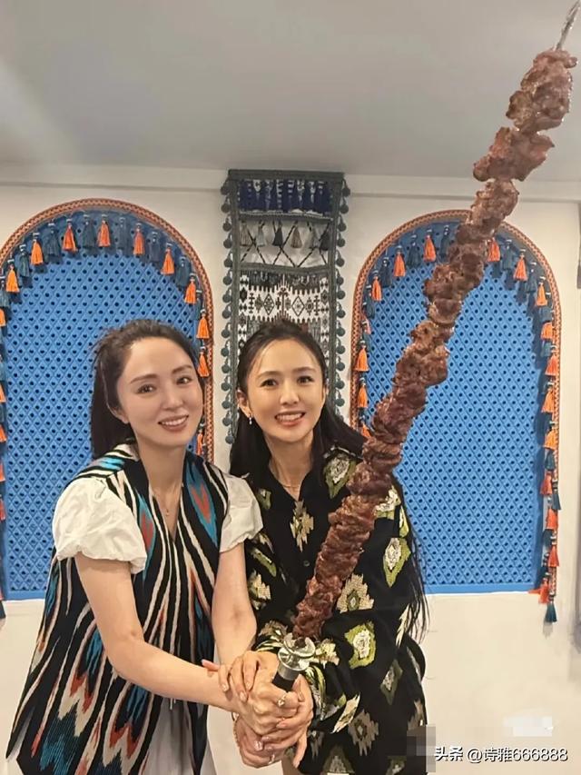 佟丽娅带董璇和小酒窝在新疆吃喝玩乐，两位姐姐都美得很高级！