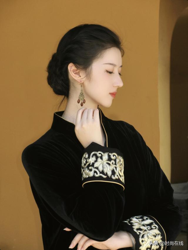 青海一校花，青春靓丽，五官精致	，身材高挑，太迷人了！