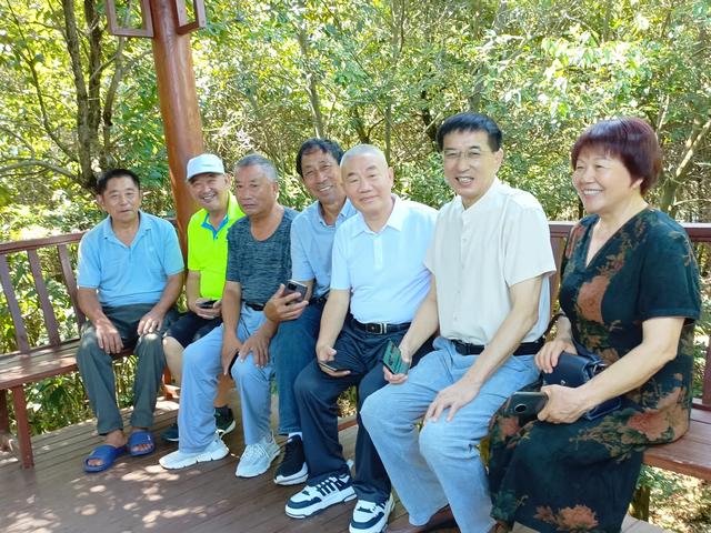 鹧鸪天.浮岛山庄同窗雅集申谢银杰兄