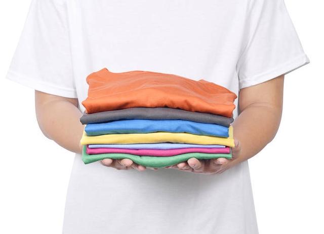 叠衣服慢还占地方？学会这个“口袋法”三秒一件，柜子轻松变大！