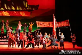 渭南戏曲舞台的红色情结图片