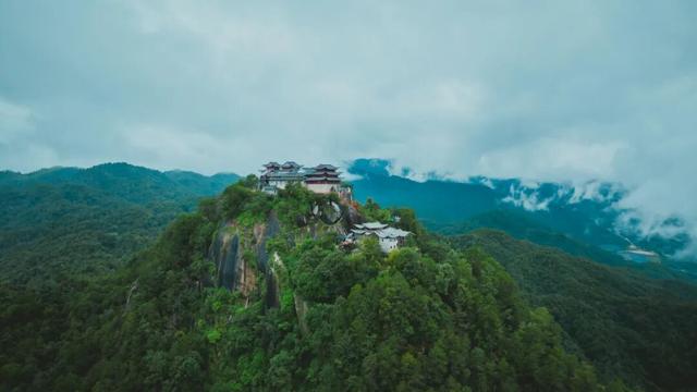 腾冲银杏季｜4天5夜黄金攻略，把金黄、温泉、烟火全打包～