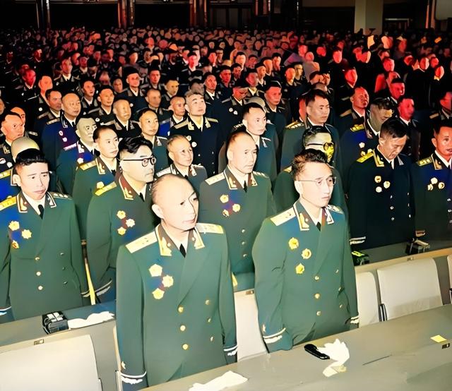 55年全军大授衔，彭德怀上报大将候选名单，毛主席提笔划去五人